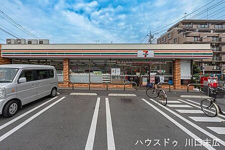 セブン-イレブン 川口朝日3丁目店24時間営業の便利なコンビニ。お弁当・飲み物から日用品まで揃っていて、急な買い物や夜遅い帰りにも頼りになる身近なお店です。 460m