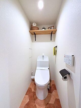 トイレの床は、...