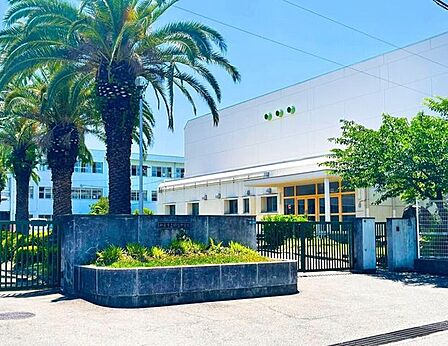 和泉市立郷荘中学校 640m