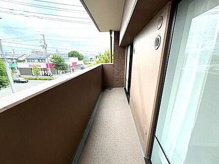 東西に2面バルコニーを備えていますので、お部屋の風通しも良好です◎