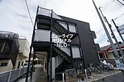 白とグレーのスタイリシュな外観です。