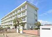 なでしこ小学校（1261m）