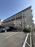 シンプルモダンな素敵な外観の建物です。