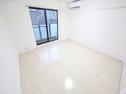 ブルースカイ 3階1Kのリビング/ダイニング