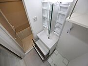 脱衣所　独立洗面台（シャンプードレッサー付）収納スペース有