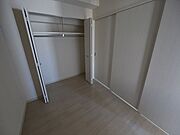 洋室4.4帖　クローゼット（収納充実してます）