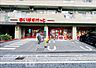 周辺：まいばすけっと横浜東本郷6丁目店 徒歩10分。●営業時間7:00-23:00。まいばすけっとは日常の食卓に並ぶ食品や雑貨を取り扱う、都市型小型食品スーパーです。● 800m