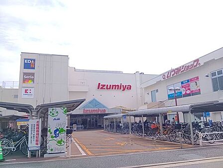 イズミヤショッピングセンター長岡 580m