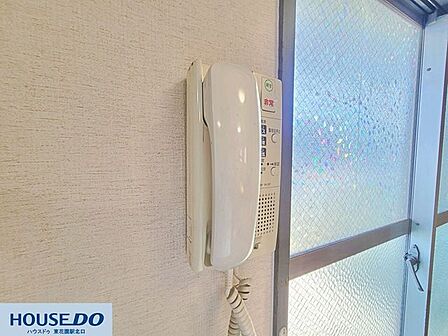 万が一の際にも安心な非常通報機能を備えたインターホン機器。住まう方の安心・安全な暮らしをサポートします!