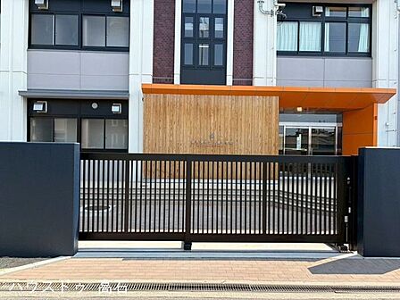 泉大津市立小津中学校 690m