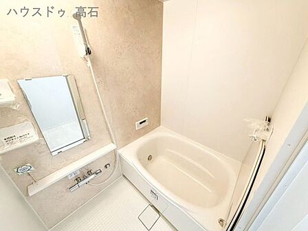 明るく清潔感のある空間で、毎日のバスタイムが楽しみに