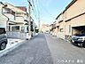 その他：お車の運転が苦手な方も安心！ゆとりある前面道路と角地の開放感