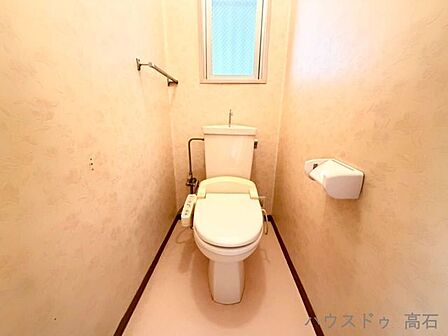 清潔感あふれるトイレ空間。