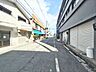 外観：前面道路含む現地写真