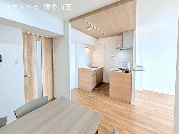 リビング/ダイニングを拡大表示