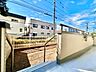 その他：スロープ付きテラスから直接出入りできる、日当たり良好な専用庭！ガーデニングやDIY、お子様の遊び場など多目的に活躍します。戸建て感覚でアウトドア気分を楽しめる、1階住戸ならではの贅沢空間です。