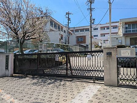 滝川小学校 220m