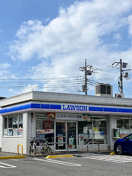 コンビニ「ローソン佐倉ユーカリが丘六丁目店まで1272m」