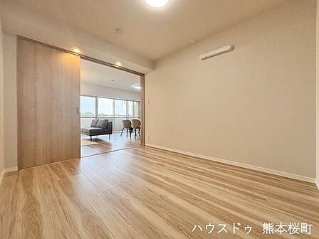 ■5.5帖洋室■心からリラックスできる静けさ、上質な眠りで、毎日をリセットします。明日への活力を養う空間です。