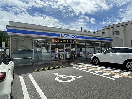コンビニまで約600m