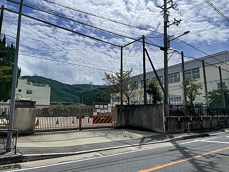 小学校まで約650m