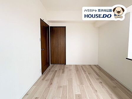 北西側6.0帖洋室