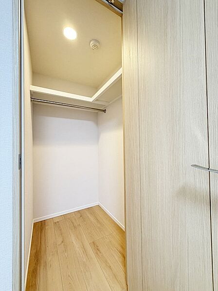 【ウォークインクローゼット】多趣味のご家族にも嬉しいウォークインクローゼット。