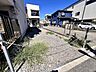外観：南向きにて陽当たり良好！ 車通りが少ない立地！