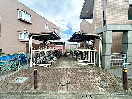 キレイに清掃された自転車置き場