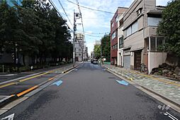 敷地北側の前面道路（東側から）