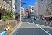 敷地の東側前面道路（南側から）