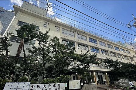 御徒町台東中学校[公立]の外観