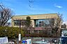周辺：上池袋図書館の外観