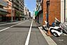 その他：敷地南西側の前面道路