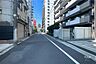 その他：敷地の東側前面道路（南側から）