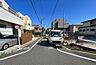 外観：前面道路含む現地写真
