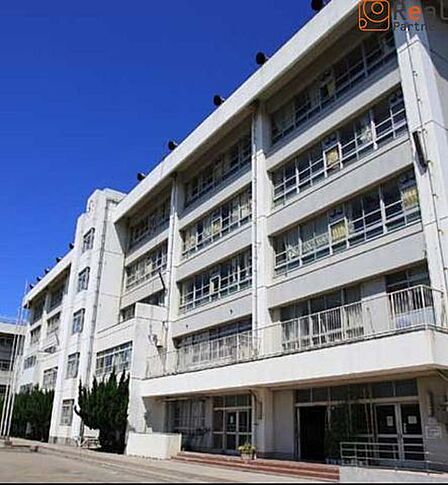 川崎市立塚越中学校 徒歩16分。 1260m