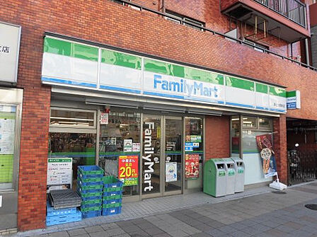 ファミリーマート勝どき駅前店(183m)