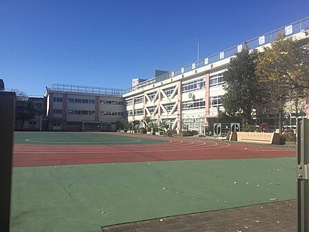 北区立豊川小学校（728m）