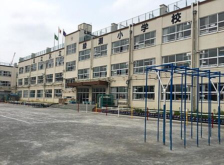 足立区立綾瀬小学校(872m)