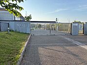 大網小学校までは徒歩3分（約240m）