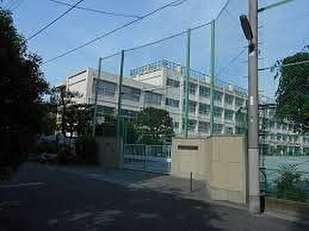 世田谷区立富士中学校 徒歩10分。 800m