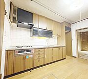 独立システムキッチン。二口コンロ付。