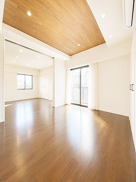 内装リフォーム済。可動間仕切り設置。※AI加工画像につき現状と異なります