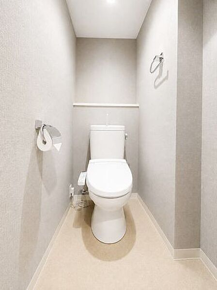 ◆棚有◆高機能節水型トイレ◆温水洗浄便座※AI加工画像につき現状と異なります