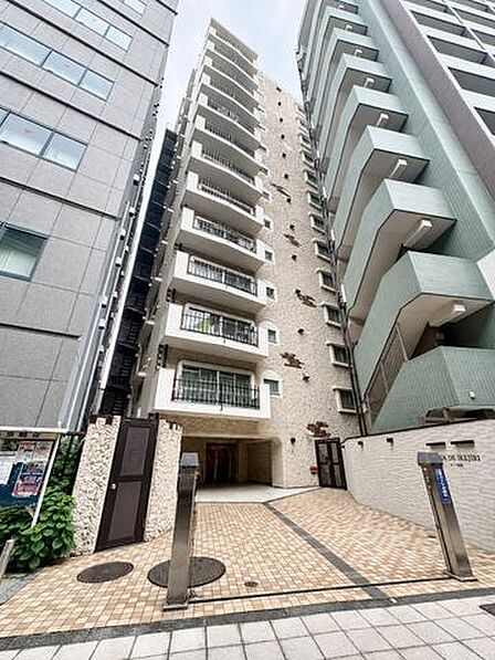 外観タイル張り。内廊下設計。※AI加工画像につき現状と異なります