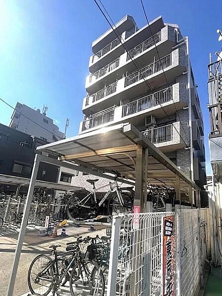 スーパー・コンビニも徒歩圏内で住環境も充実しております。