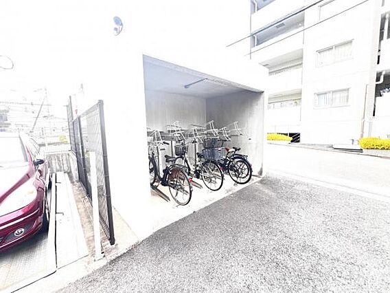 敷地内の駐輪場...