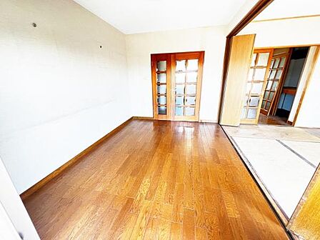明るい広々とした主寝室でご家族ゆっくりお休みになれますね。