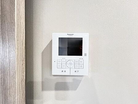 訪問者を確認できるTVモニター付きインターフォンです。